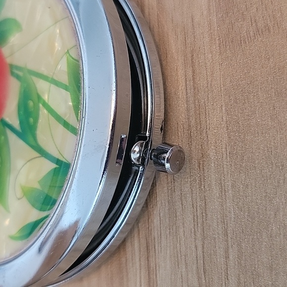 Silvertone with Roses Double Mirror Compact 3" Push Button Entry - Picture 5 of 6